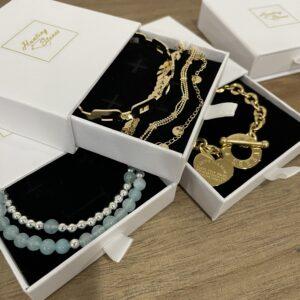 Hunting Stones Quality Pearl White Gift Box (C) 8 x 8 x 2.5cm