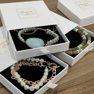 Hunting Stones Quality Pearl White Gift Box (E) 10 x 10 x 2.5cm