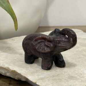 Beautiful Garnet Elephant - 60mm 01 - Luck