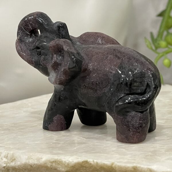 Beautiful Garnet Elephant - 60mm 01 - Luck