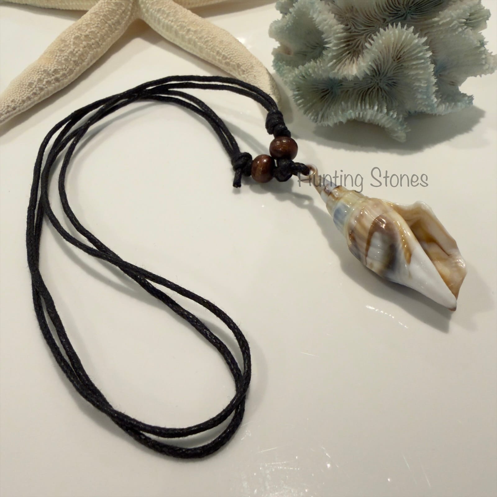 Unisex Conch Shell Surfer Necklace 5.5cm - adjustable