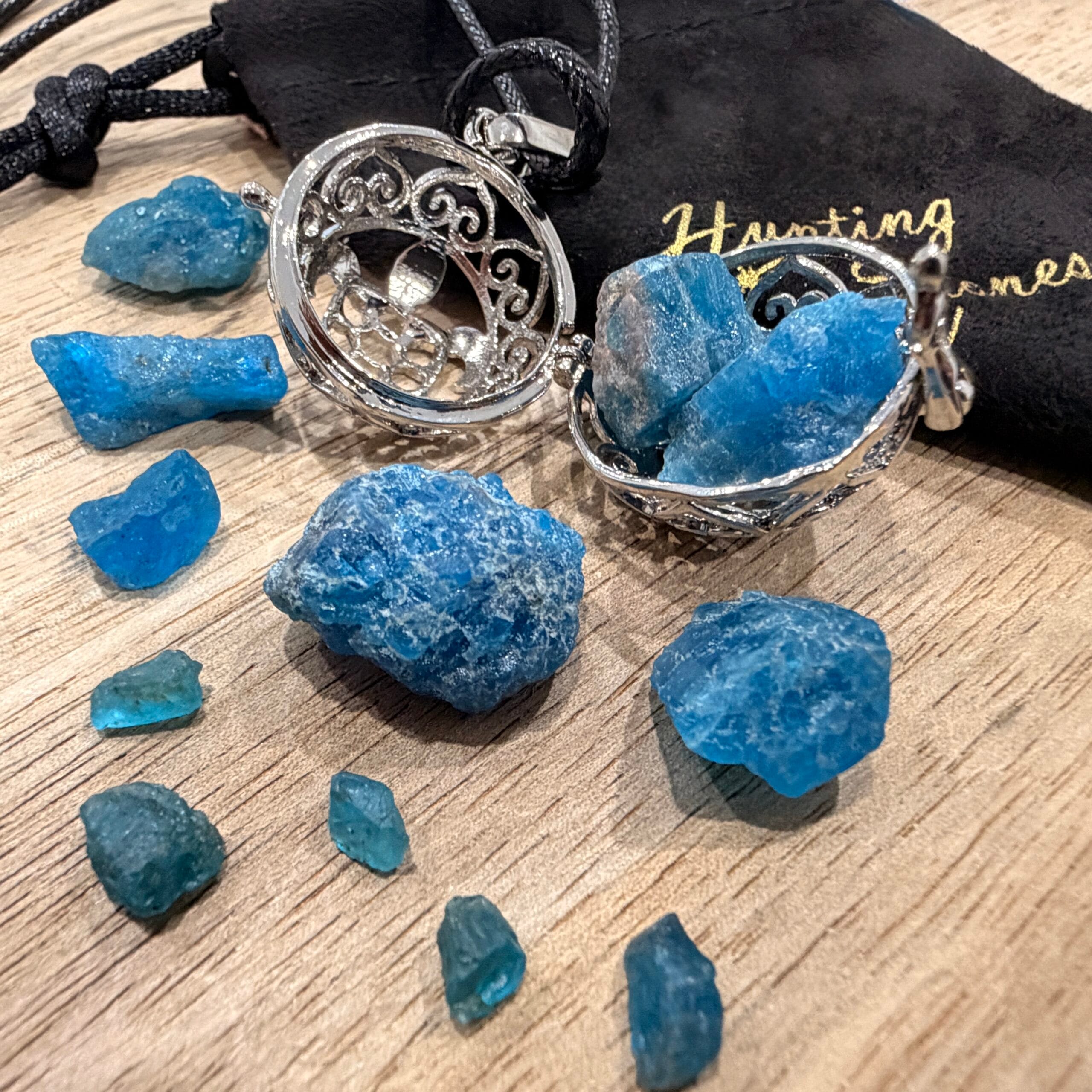 Apatite Crystal Turtle Necklace - Spiritual Focus Communication Turtle Locket
